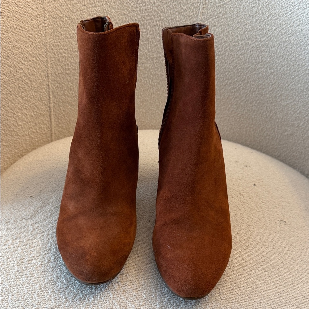 Bandolino Women’s Brown Suede Ankle Boots - Classic Zip Closure